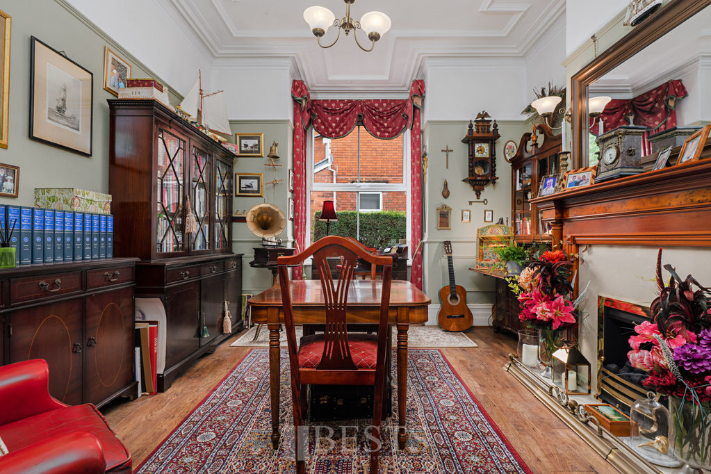11 Weston Road